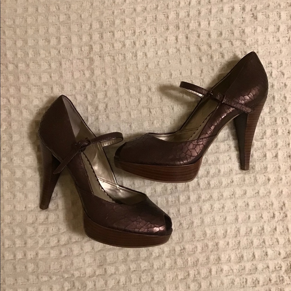 JESSICA SIMPSON platform peep toe heels. Size 7